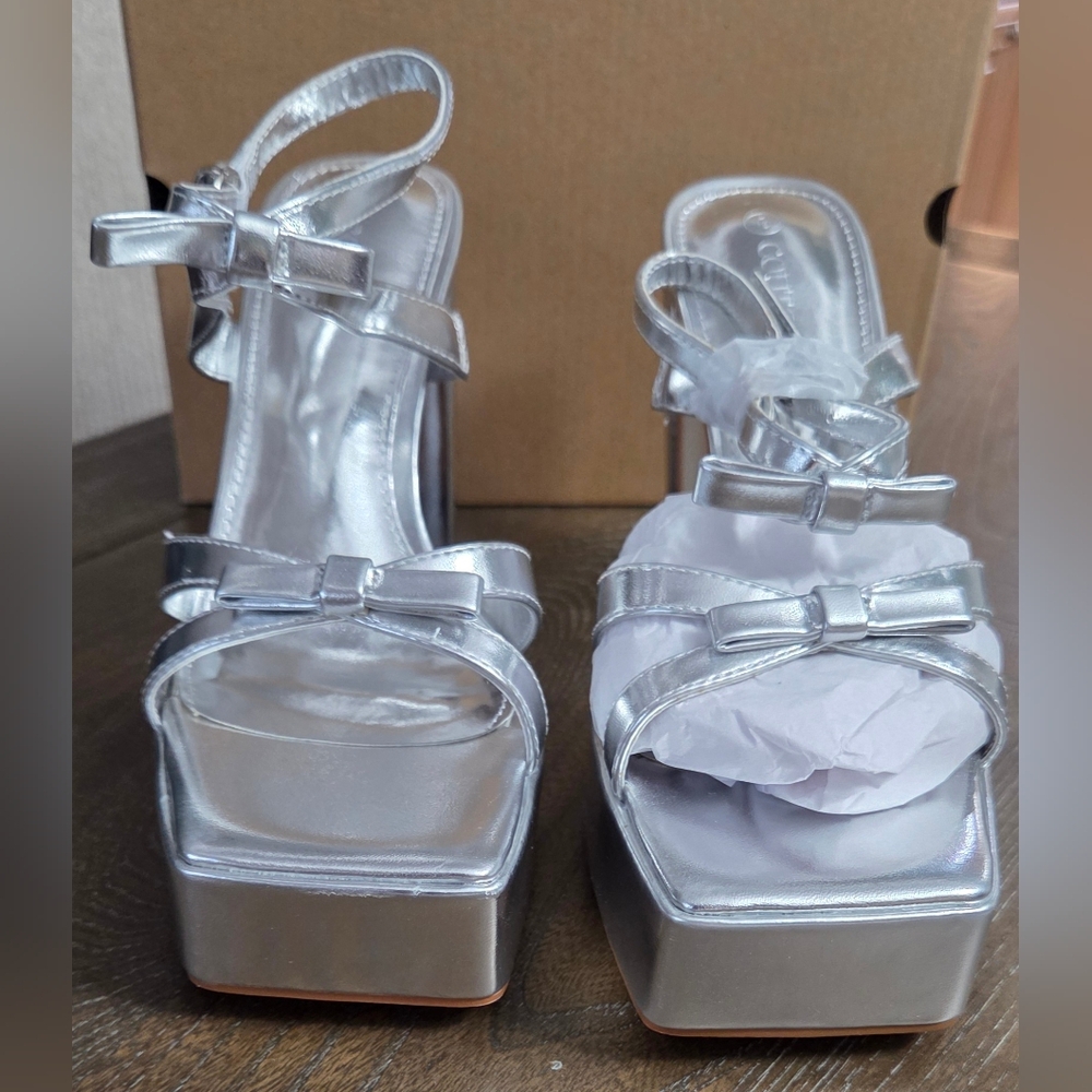 New Womens Silver Open Toe High Block Sandal by Coutgo
